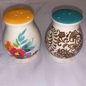 The pioneer woman salt and pepper shakers